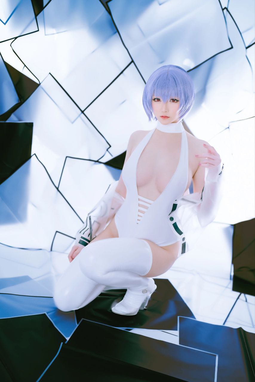 The Aesthetic Magic of Sci-Fi Cosplay: Lessons from a Neon Genesis Evangelion-Inspired Look