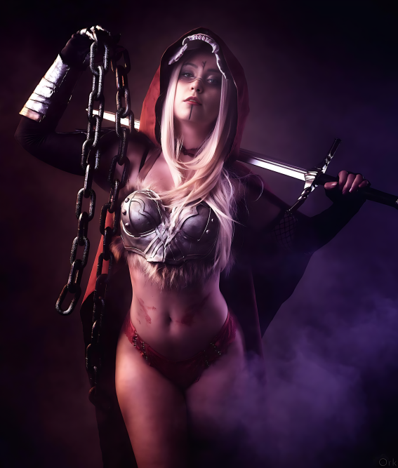 crimson-warrior-red-riding-hood-cosplay-mythical-fashion