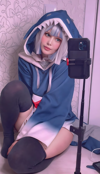 gawr-gura-cosplay-ideas-stunning-blue-waves