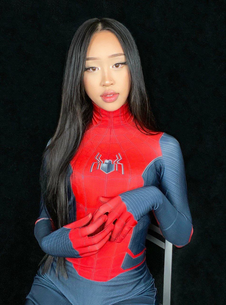 Superhero Chic: When Fashion and Cosplay Clash in a Web of Style